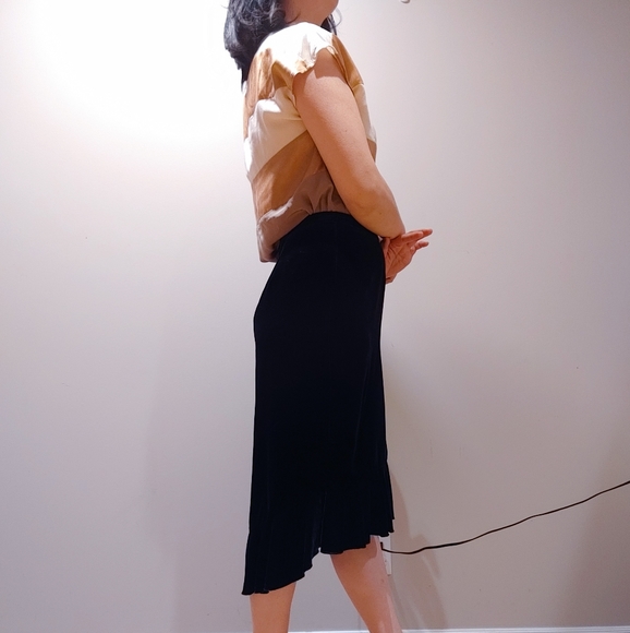 🎉HP🎉Le Chateau Color Block Silk Top - Picture 2 of 7